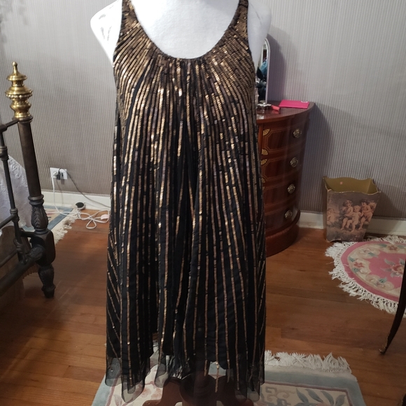 Woman's party dress - Picture 1 of 4